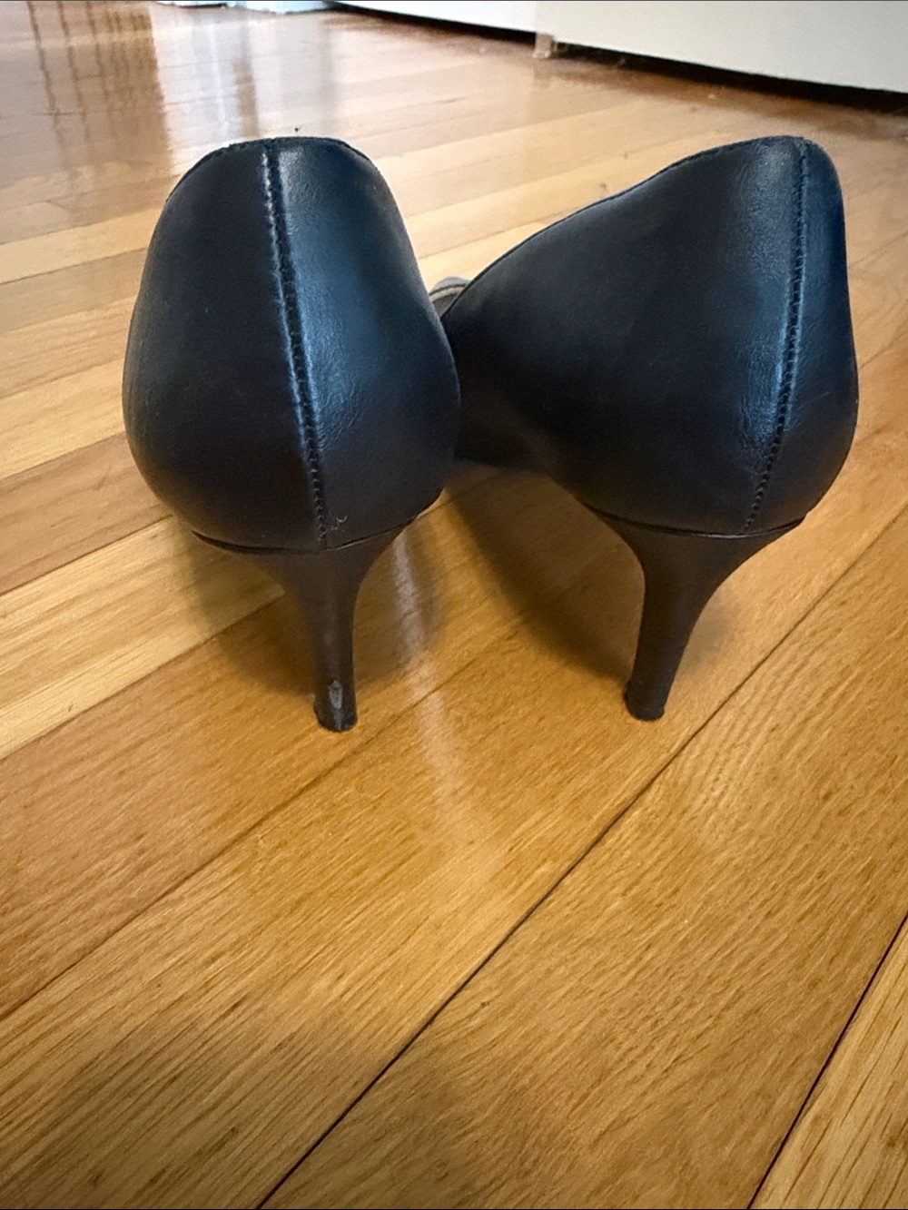 Jaclyn Smith Black Pointed-Toe Pumps - Picture 4 of 5